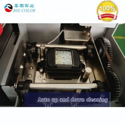 Imprimante de cartes Meilleure machine d'impression numérique 3040 avec 4 couleurs CMYK Vernis blanc